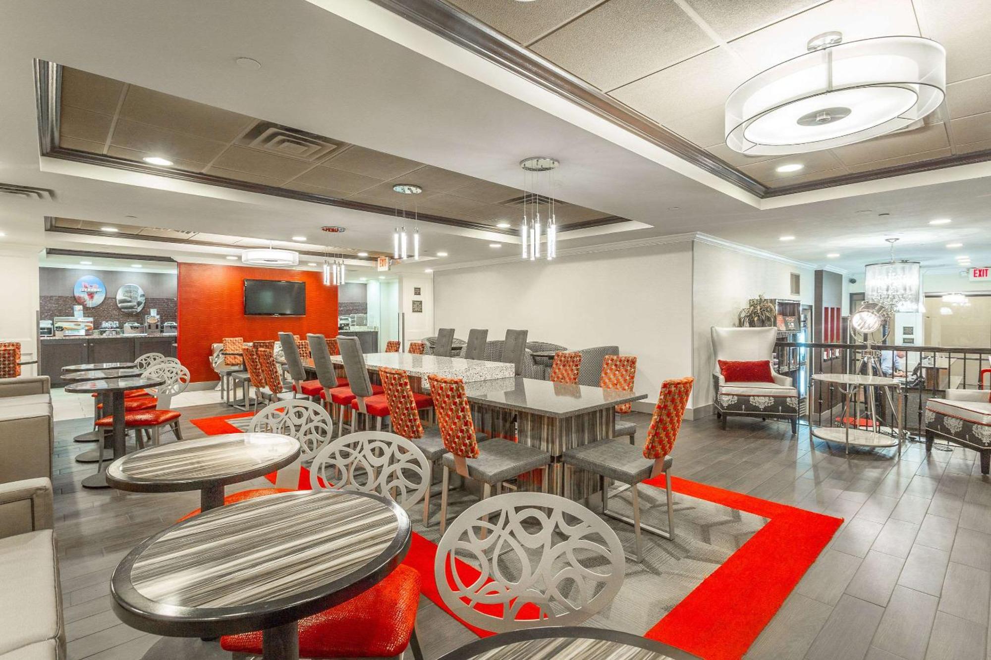 At The Peachtrees, Ascend Collection Hotel